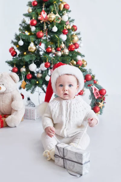 Санта Дитина Різдвяний Фон Новим Роком Дитина Капелюсі Санти — стокове фото