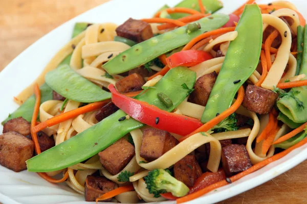 Tofu noodle stir fry — Stock Photo, Image