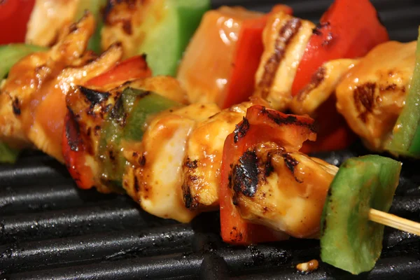 Chicken kebab on grill — Stock Photo, Image