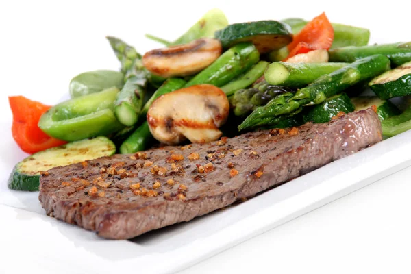 Steak und Gemüse — Stockfoto