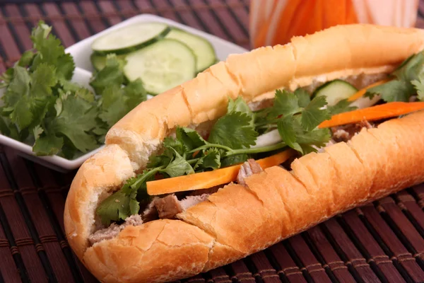 Sándwich de cerdo banh mi vietnamita — Foto de Stock