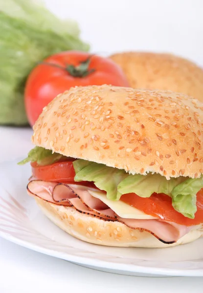 Delicioso sándwich de jamón —  Fotos de Stock