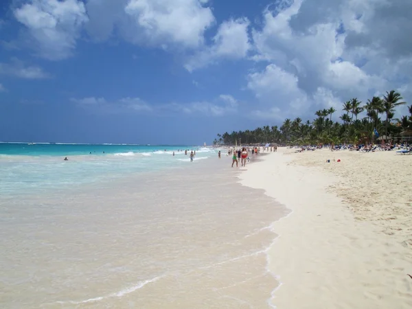 Доминиканская Республика пляжный пейзаж в дневное время — стоковое фото