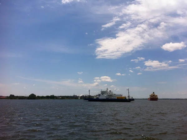 Sorel-Tracy Ferry boat crossing river, qc Canadá — Fotografia de Stock