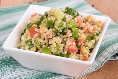 sağlıklı quinoa salata