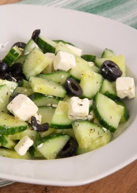 salatalık ve peynir salatası