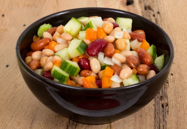 Ensalada mixta de judías y verduras frescas —  Fotos de Stock