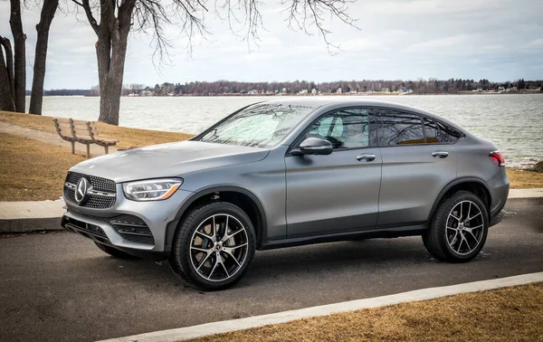 Sorel-Tracy, Kanada - 29 Mart 2022: Mercedez-Benz GLC 300 4Matic Coupe 2022