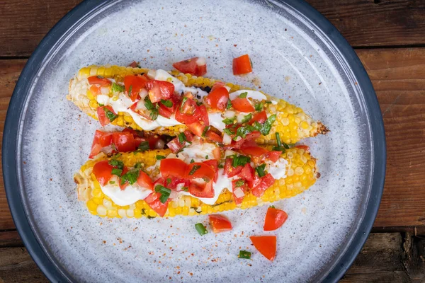 Elote Delicioso Milho Mexicano Grelhado Com Queijo Creme Pico Gallo — Fotografia de Stock