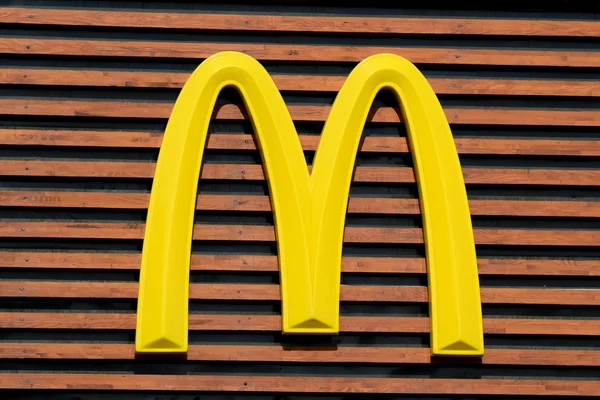 Mc Donald 's Logo — стоковое фото