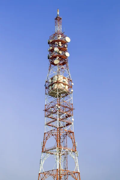 Telecommunicatie antennes — Stockfoto