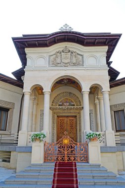 Manastır giriş