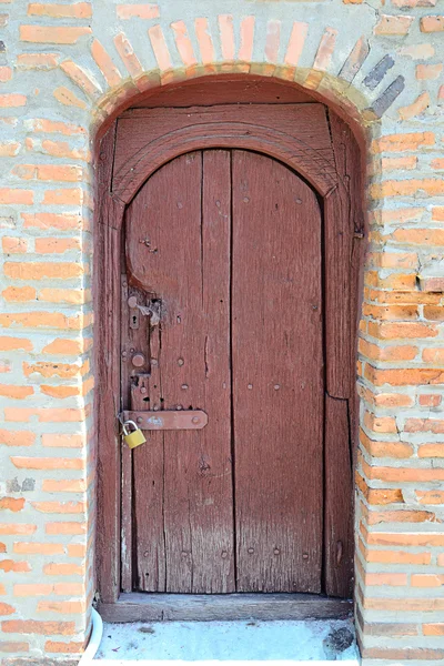 旧锁着的门 — 图库照片