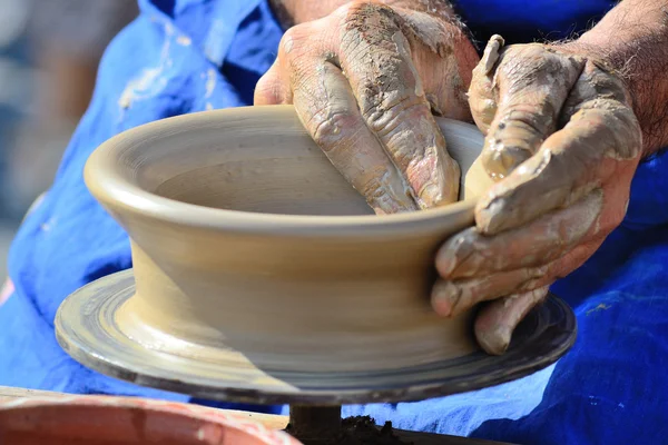 Potter 's hands — стоковое фото