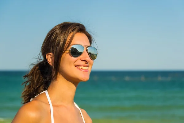 Retrato de chica feliz —  Fotos de Stock