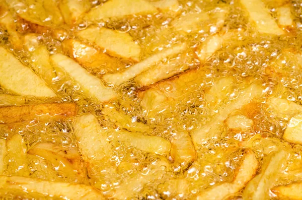 Patates kızartması kaynar — Stok fotoğraf