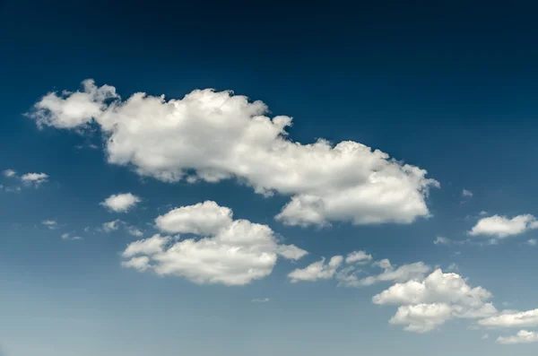 Nubes de verano y cielo — Foto de Stock