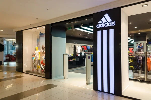 Adidas-Geschäft — Stockfoto