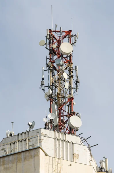 Telekommunikationsantenne — Stockfoto