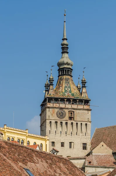 Středověká věž s hodinami — Stock fotografie