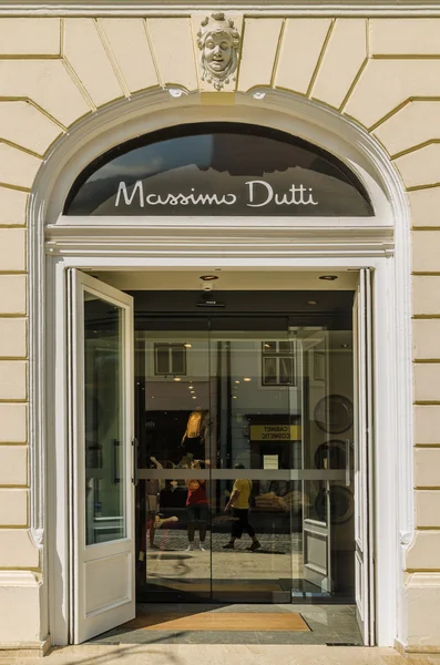 Tienda Massimo Dutti —  Fotos de Stock