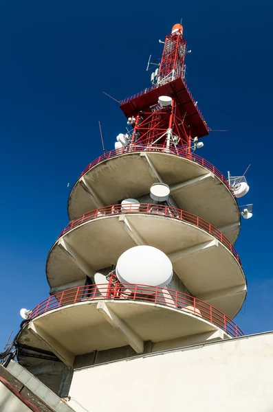 Difusión de satélite gran antena —  Fotos de Stock