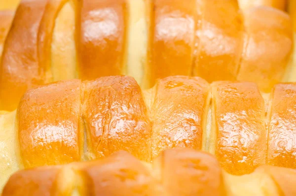 Heerlijke croissant met honing topping — Stockfoto
