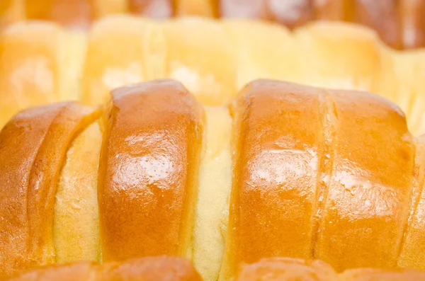 Heerlijke croissant met honing topping — Stockfoto