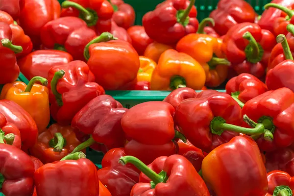 Red Capsicum In Vegetable Market Display — Stock Photo, Image