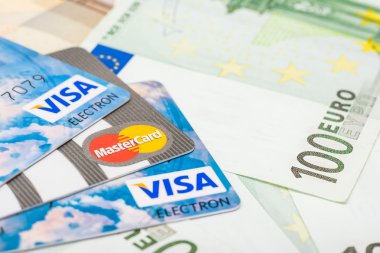Visa ve Mastercard kredi kartları Euro banknot üzerinde