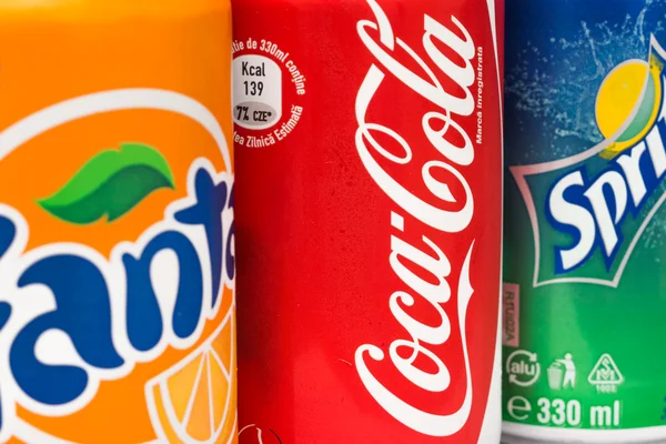 Latas de Coca-Cola, Fanta e Sprite — Fotografia de Stock