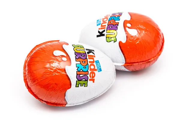 Kinder niespodzianka czekoladowe jaja — Zdjęcie stockowe