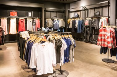 mağaza moda giyim güzellik giysi rafları