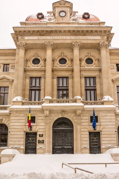 Första snön på national bank of Rumänien — Stockfoto