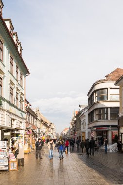 şehir merkezine yürüyerek turistlere