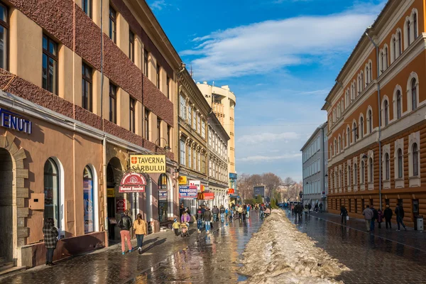 Turystów odwiedzających historyczne centrum — Zdjęcie stockowe