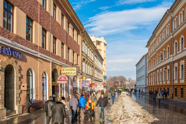 Turystów odwiedzających historyczne centrum — Zdjęcie stockowe