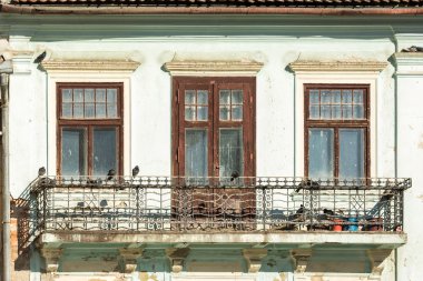 ortak Ortaçağ evi terk etti