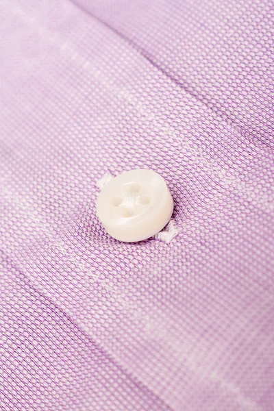 紫ピンクのカジュアルな男性のシャツのボタン — ストック写真
