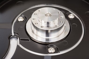 bilgisayarın sabit disk sürücüsüne spindle