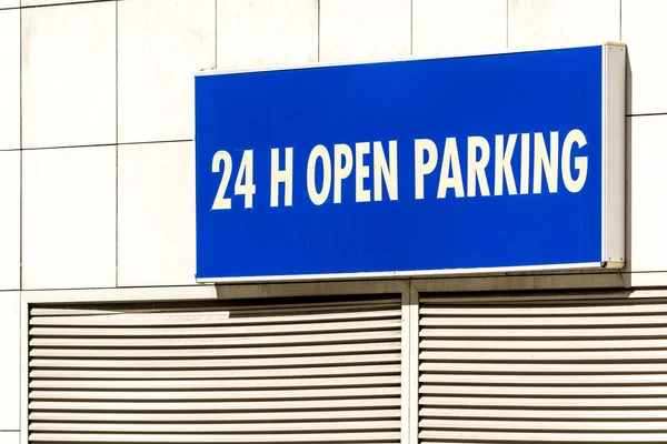 24 h 駐車禁止標識を開く — ストック写真