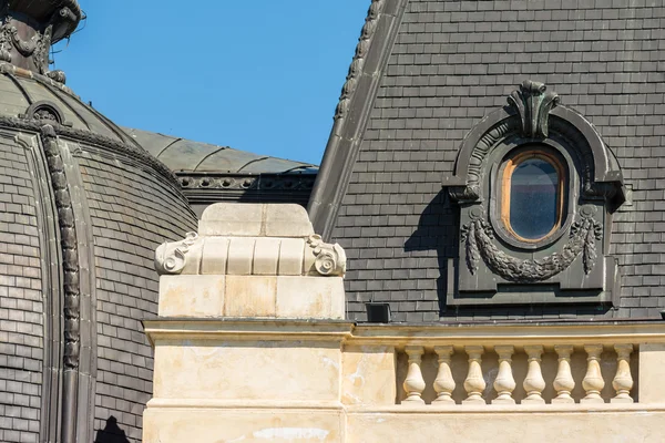 新古典主義の屋根の建築 — ストック写真