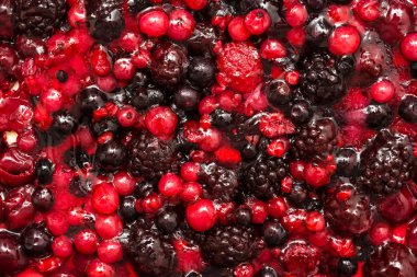 çilek ile tepesi jöle