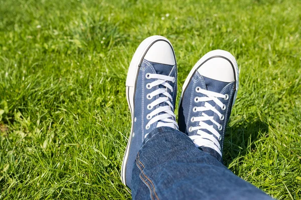 Retro Sneakers On Grass — Stock Photo, Image