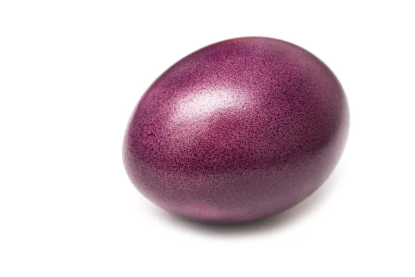 Пурпурное пасхальное яйцо — стоковое фото