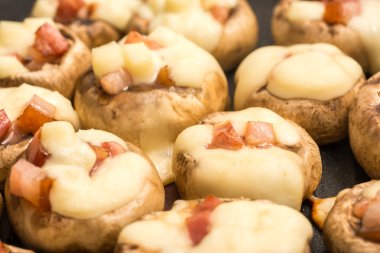 Kızarmış yağlı mantar meze