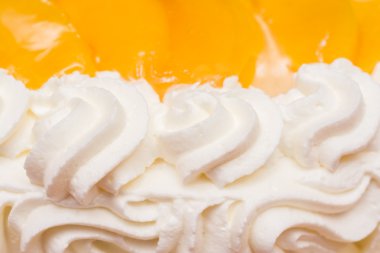 Şeftali kremalı pasta kırbaç