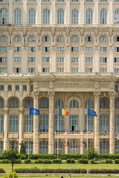 Istana Parlemen di Bucharest — Stok Foto