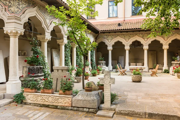 Stavropoleos 修道院の中庭 — ストック写真