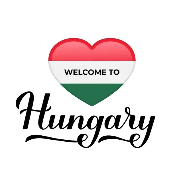 Vítejte v Maďarsku kaligrafie ruční písmo s národní vlajkou ve tvaru srdce izolované na bílém pozadí. Vektorová šablona pro typografický plakát, pohlednice, banner, leták, samolepka, tričko — Stockový vektor